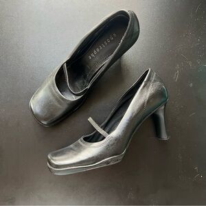 Y2k black leather square toe kitten heels with a 2.5 inch heel.